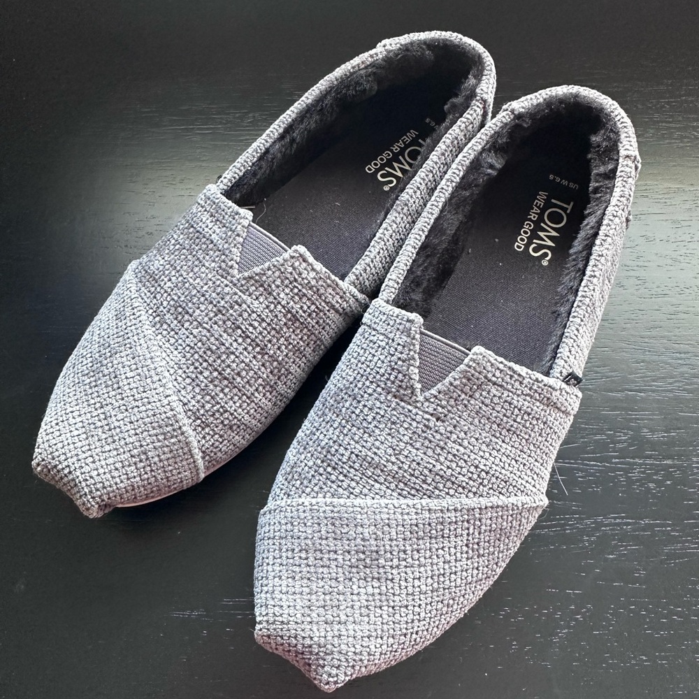 TOMS woman Textured Gray Loafers